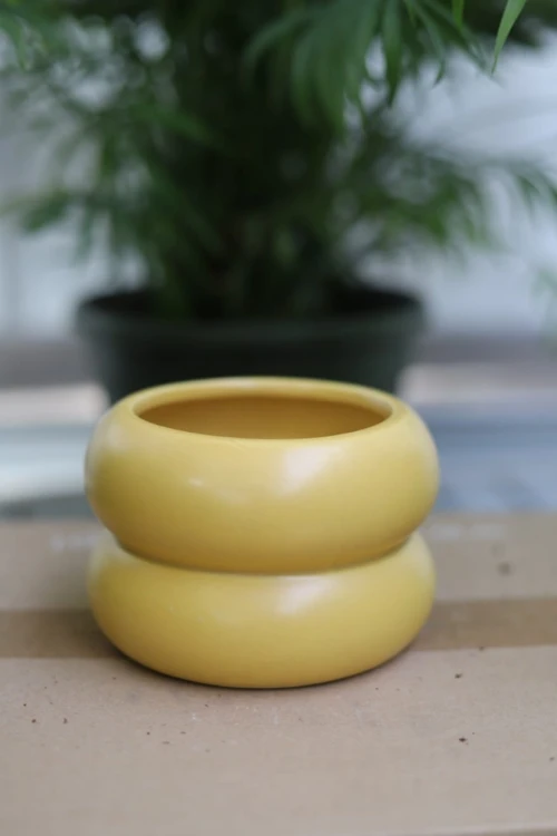 Doniczka ceramiczna żółta obła