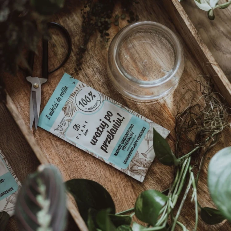 Nawóz Plant Lover Uratuj po przelaniu 10 ml wspiera regenerację korzeni roślin doniczkowych po zalaniu, doskonały do każdego wnętrza.
