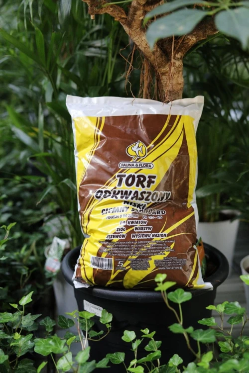 Fauna i Flora Torf Odkwaszony Niski Ciemny Standard Frakcja 0 do 20 mm PH 5,5-6,5 5 litrów